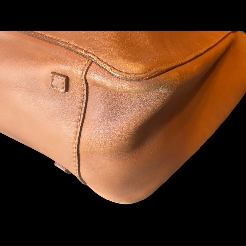 AUTHENTIC GUCCI VINTAGE CARMEL/TAN TOTE BAG W/POUCH-ADDED CHAINS-MADE IN ITALY - Picture 8 of 14